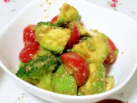 簡単一品!アボカドトマトブロッコリーのわさび和え